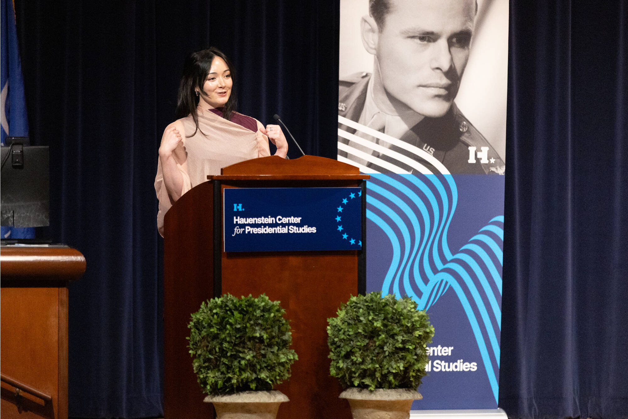 A Cook Leadership Academy fellow offers the leadership minute speech at the introduction of a Hauenstein Center event.